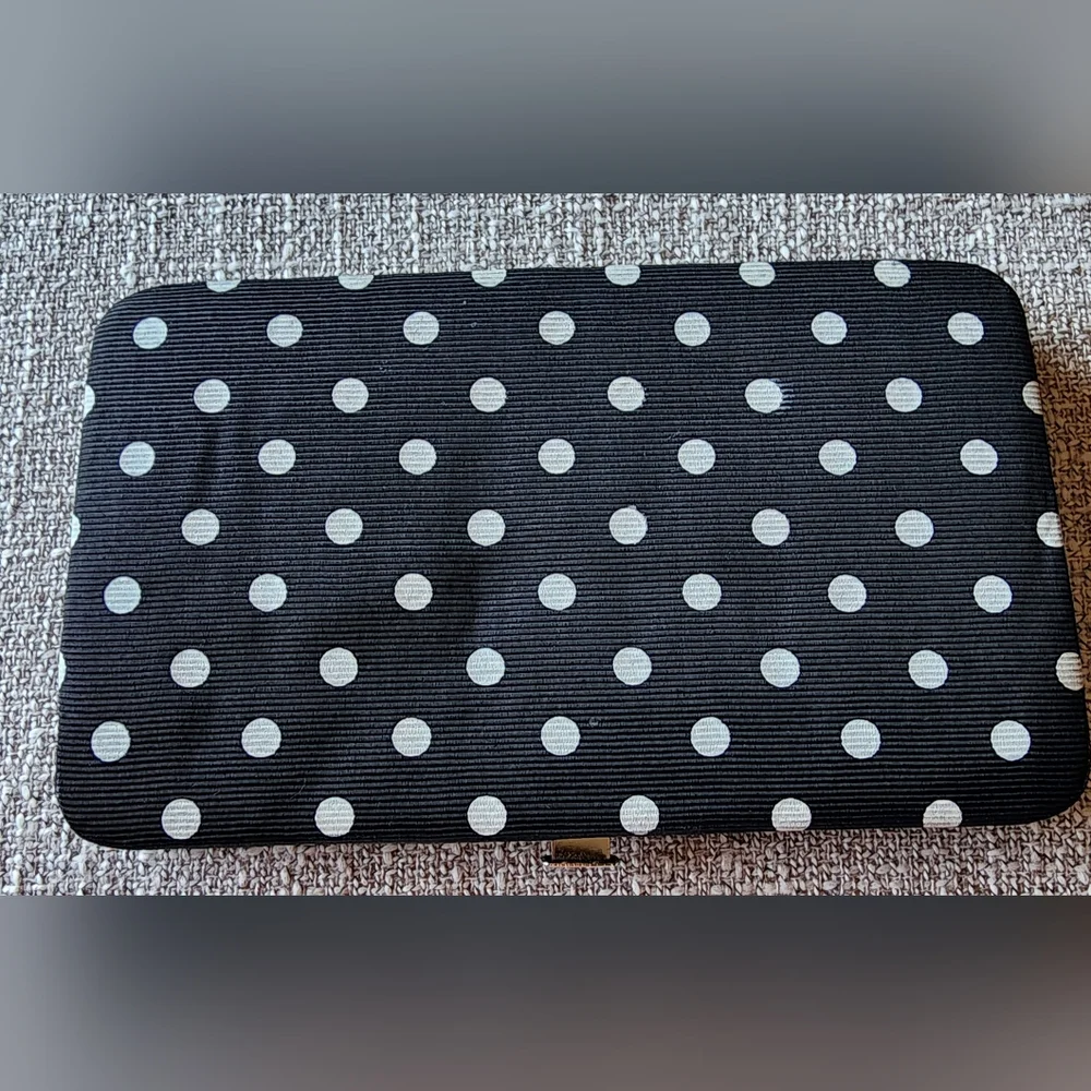 Initial "R" wallet. - Picture 2 of 7